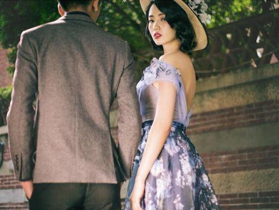 Học rộng tài cao, 35 tuổi chưa chồng tôi bị ép lấy anh hàng xóm bán thịt lợn-2