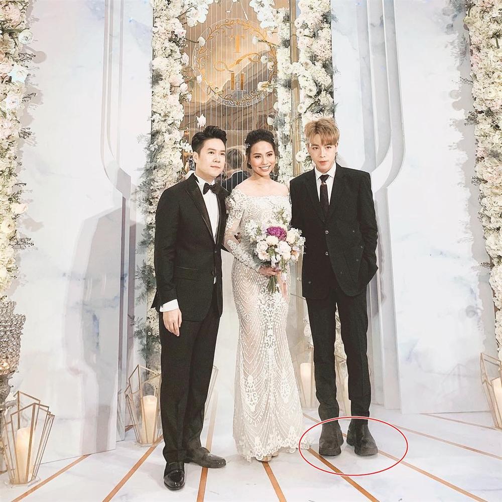 Con trai Hòa Minzy học tiểu xảo hack chiều cao của cậu Đức Phúc-6