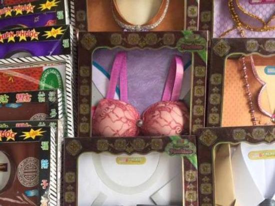 Vàng mã bằng bikini: Sự lệch lạc, biến tướng về nhận thức?