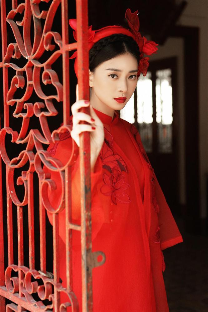 Hàng loạt mỹ nhân lên đồ với áo dài cách tân: Mai Phương và Bích Phương dịu dàng; Ngô Thanh Vân, Quỳnh Chi ma mị-1