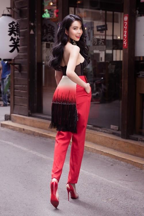 Hàng loạt mỹ nhân lên đồ với áo dài cách tân: Mai Phương và Bích Phương dịu dàng; Ngô Thanh Vân, Quỳnh Chi ma mị-12