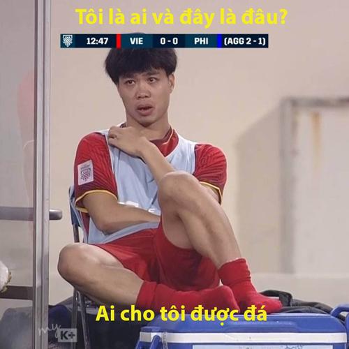 Được thầy Park đưa đi họp báo cùng, Công Phượng lại khiến fans buồn cười với gương mặt bất biến giữa dòng đời vạn biến-9