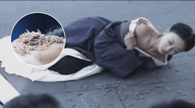 Cảnh Ngô Cẩn Ngô bị bọ cạp sống bò khắp người gây tranh cãi-2