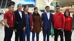 Bố mẹ Đoàn Văn Hậu, thủ môn Bùi Tiến Dũng và anh trai Quang Hải đã lên đường sang Dubai để 'tiếp lửa' cho tuyển Việt Nam