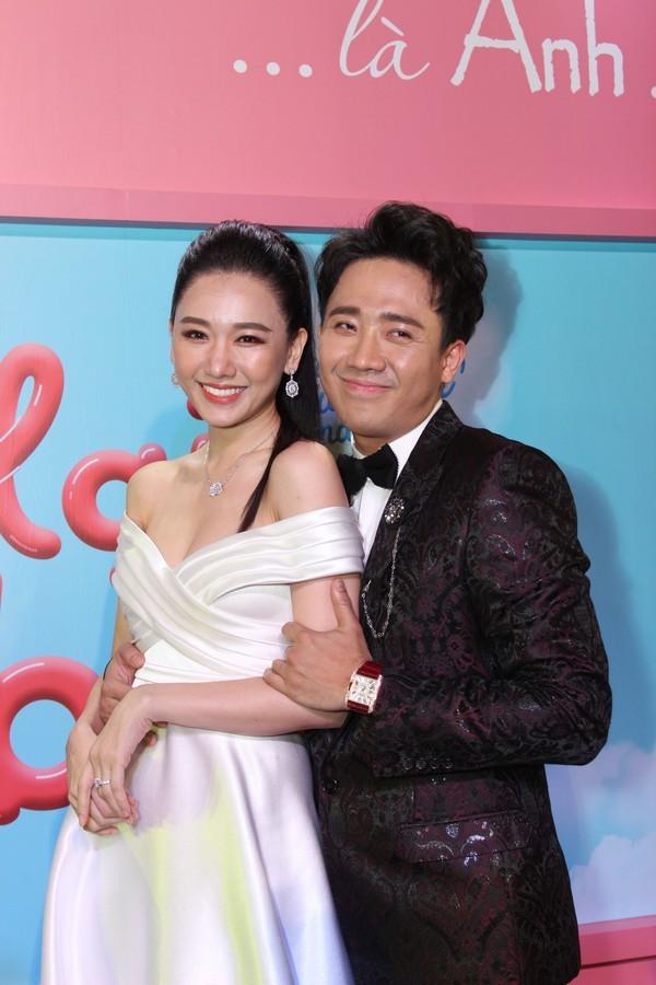 Lần thứ 2 đụng hàng với Nhã Phương, Hari Won mặc luôn váy cưới của vợ Trường Giang lên thảm đỏ-2