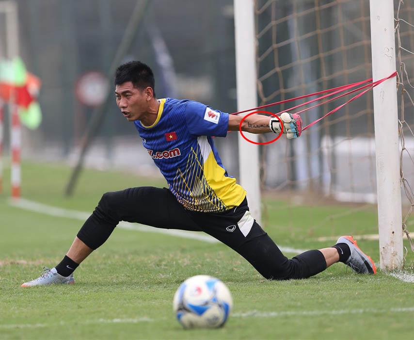 Bật mí về hình xăm của các tuyển thủ Việt Nam đá Asian Cup 2019-9