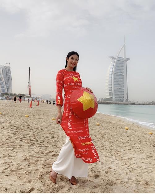 Diện áo dài in tên cầu thủ tại Dubai, Ngọc Hân hào hứng dự đoán tuyển Việt Nam thắng Nhật Bản 1 - 0-11