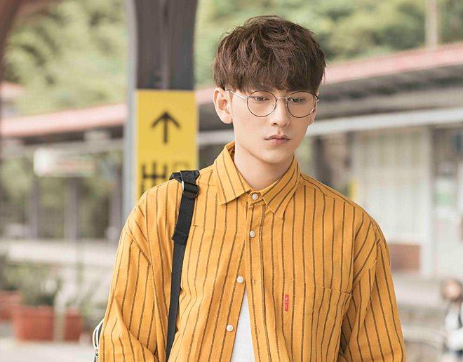 HẾT HỒN với fan Isaac: Xem thần tượng cho dê ăn mà tưởng tượng anh ấy đang cho chúng mình ăn kìa-6