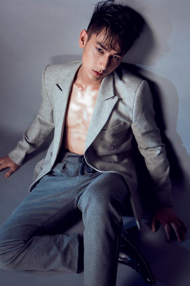 HẾT HỒN với fan Isaac: Xem thần tượng cho dê ăn mà tưởng tượng anh ấy đang cho chúng mình ăn kìa-7