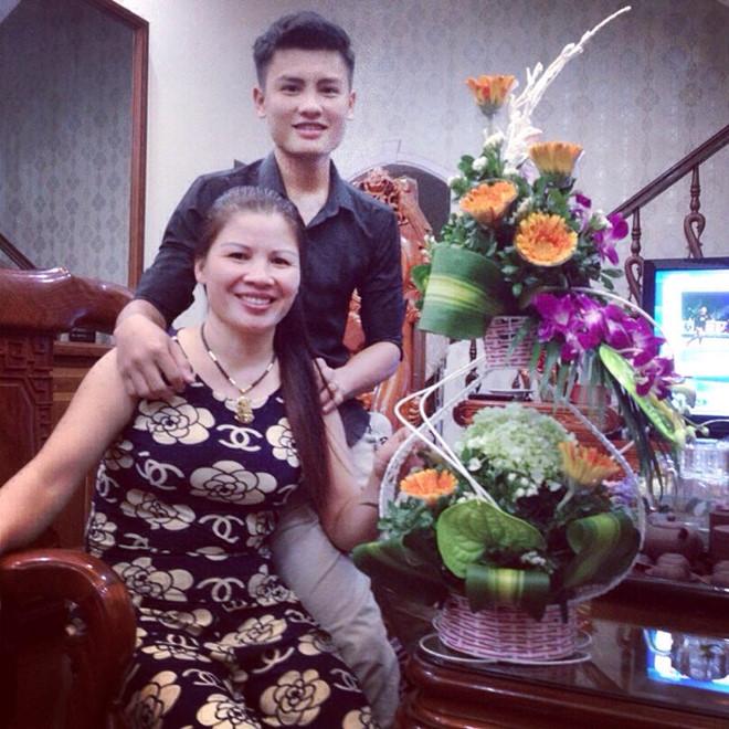 Anh trai Quang Hải có vẻ ngoài nam tính, làm thợ xăm ở Hà Nội-5