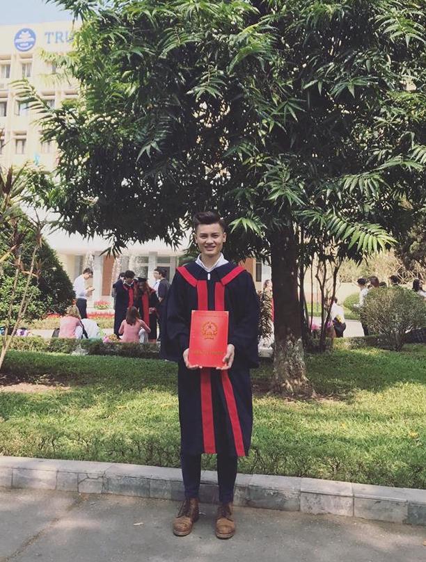 Anh trai Quang Hải có vẻ ngoài nam tính, làm thợ xăm ở Hà Nội-7