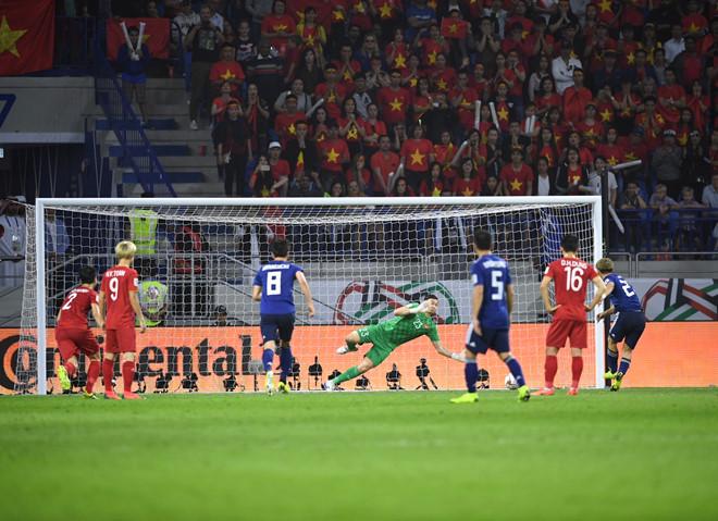 Việt Nam thua Nhật, nghệ sĩ vẫn tự hào về Đặng Văn Lâm và các cầu thủ-1