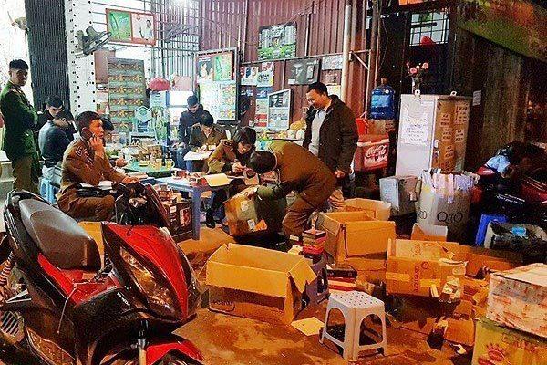 Hà Nội: Cảnh sát đột kích biệt thự, thu giữ hàng nghìn sản phẩm kích dục-1