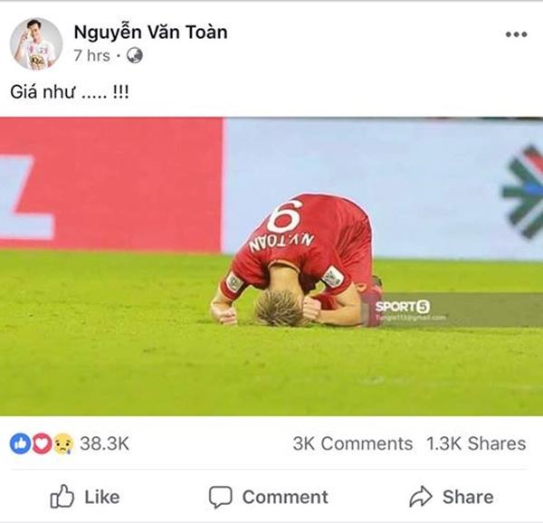 Bỏ lỡ cơ hội phút 87, Văn Toàn cảm thán Giá như, các đồng đội vào an ủi: Không sao mà, đứng dậy anh ôm-1