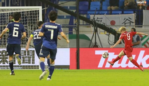 Bỏ lỡ cơ hội phút 87, Văn Toàn cảm thán Giá như, các đồng đội vào an ủi: Không sao mà, đứng dậy anh ôm-2