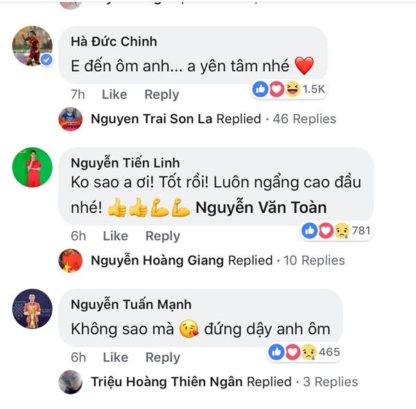 Bỏ lỡ cơ hội phút 87, Văn Toàn cảm thán Giá như, các đồng đội vào an ủi: Không sao mà, đứng dậy anh ôm-4