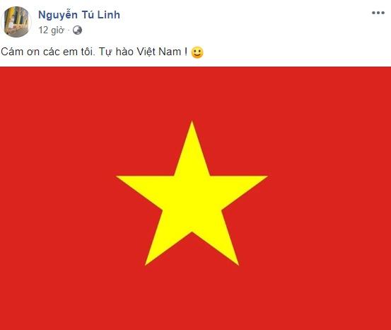 Tuyển Việt Nam dừng chân ở tứ kết, nam thanh niên trùm Quốc kỳ khóc thâu đêm ngoài trời lạnh-1