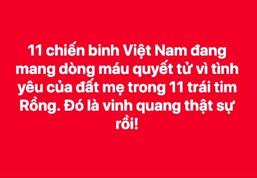 Tuyển Việt Nam dừng chân ở tứ kết, nam thanh niên trùm Quốc kỳ khóc thâu đêm ngoài trời lạnh-6