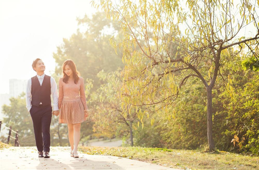 Tiến Đạt khóa môi bà xã Thụy Vy ngọt ngào tại Hàn Quốc - quê hương tình cũ Hari Won-6