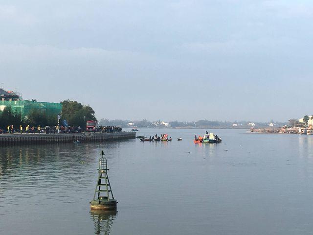 Ô tô lao xuống sông, 3 người trong gia đình du khách Hà Nội mất tích-4