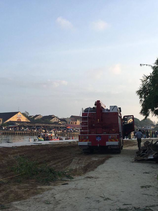 Ô tô lao xuống sông, 3 người trong gia đình du khách Hà Nội mất tích-5