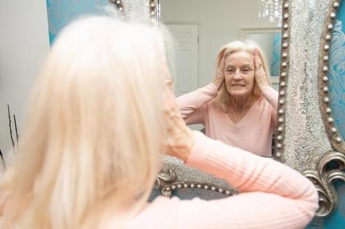 80 tuổi vẫn muốn nâng mặt để trông đẹp hơn trong quan tài-4