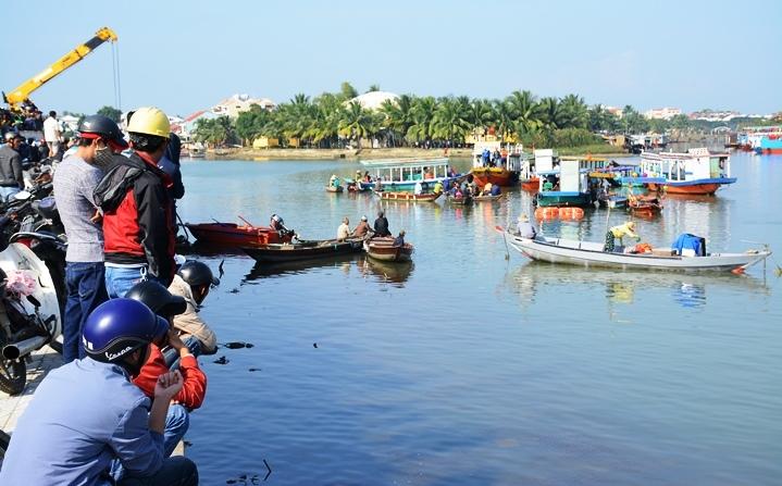 Lao ô tô xuống sông Hoài: Lời kể của bé gái 14 tuổi thoát chết-1