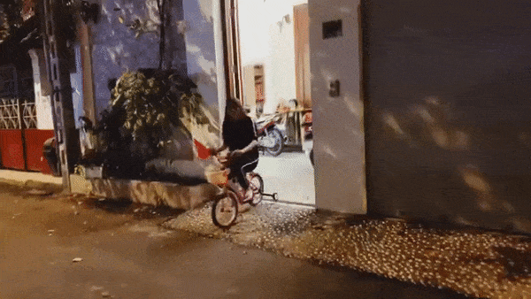 Vẫn là đi bão ăn mừng tuyển Việt Nam, nhưng để ý mới thấy Mỹ Tâm đã 3 lần lên đời siêu xe rồi đấy!-7