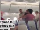 Clip tiếp viên hàng không bị hành hung vì từ chối phục vụ rượu