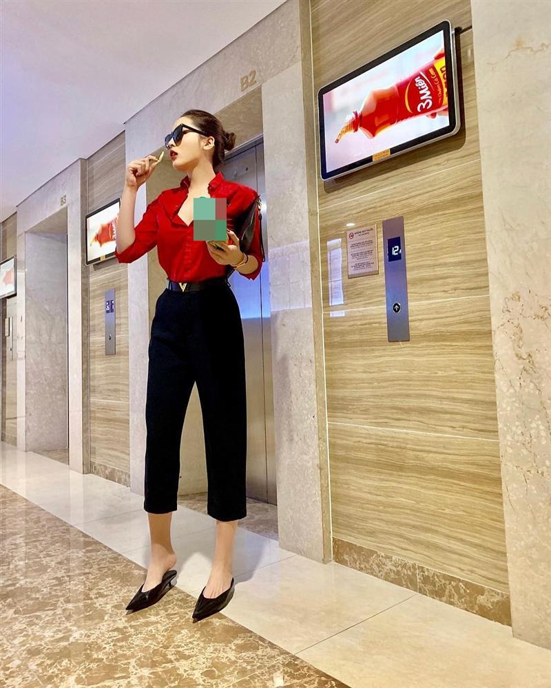 Công việc dày đặc, Hoa hậu Kỳ Duyên đành ăn vội gói bim bim để chạy show cận Tết-1