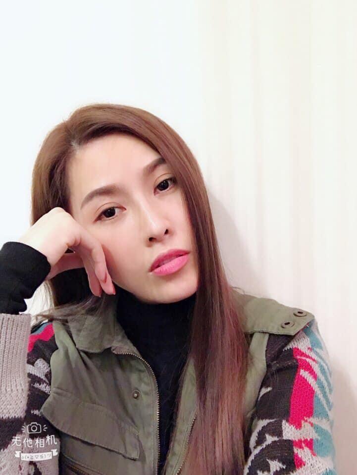Công việc dày đặc, Hoa hậu Kỳ Duyên đành ăn vội gói bim bim để chạy show cận Tết-8