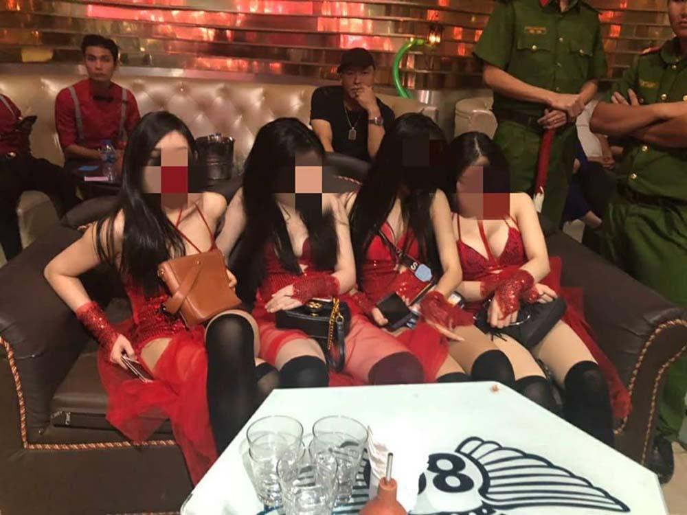 Đột kích quán bar phát hiện 100 người dương tính với ma túy-4