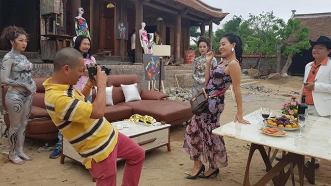 Hài Tết gây tranh cãi khi để Lan Cave cởi đồ lấy 20.000 USD-1