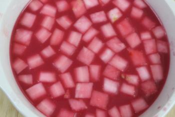 Mứt dừa viên ba màu tiếp khách dịp Tết-3