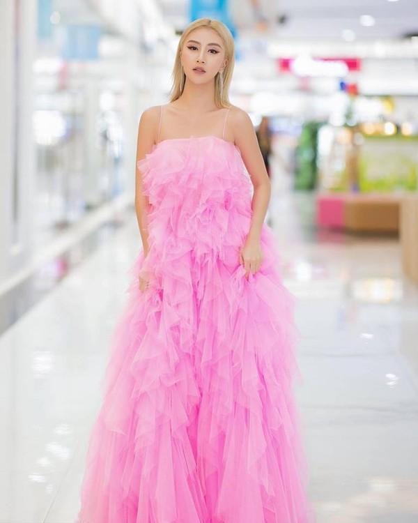 Bắt kịp xu hướng, Ngọc Trinh - Đặng Thu Thảo - Angela Phương Trinh và dàn mỹ nhân Việt đã phủ sắc hồng khắp mọi mặt trận-12