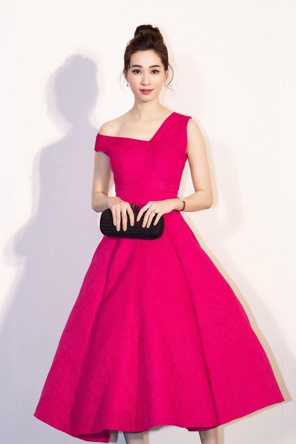 Bắt kịp xu hướng, Ngọc Trinh - Đặng Thu Thảo - Angela Phương Trinh và dàn mỹ nhân Việt đã phủ sắc hồng khắp mọi mặt trận-3