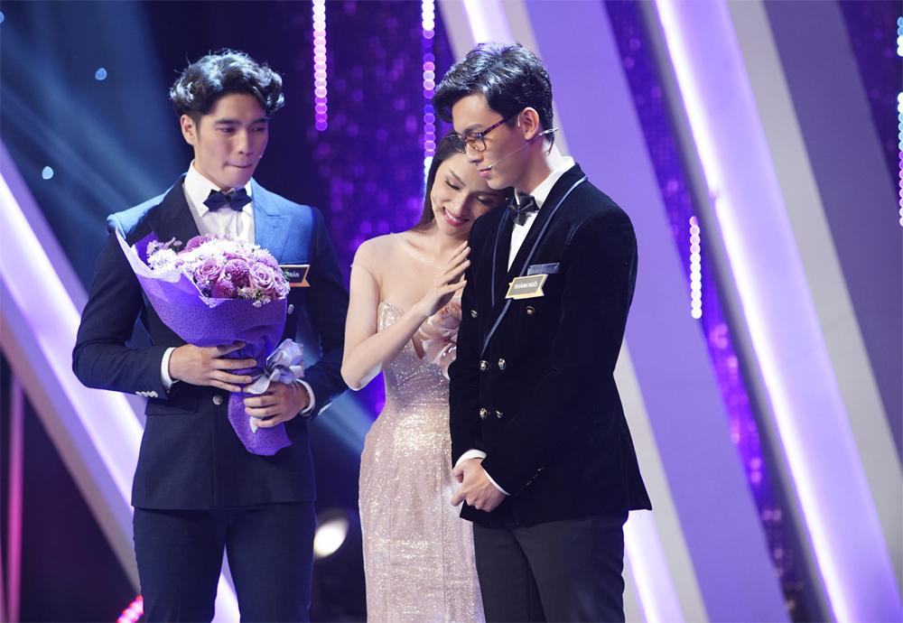 Bật khóc khi người quen quỳ gối cầu hôn, Hương Giang Idol vẫn từ chối nhưng cuối cùng lại chọn nhầm hoa có chậu-2