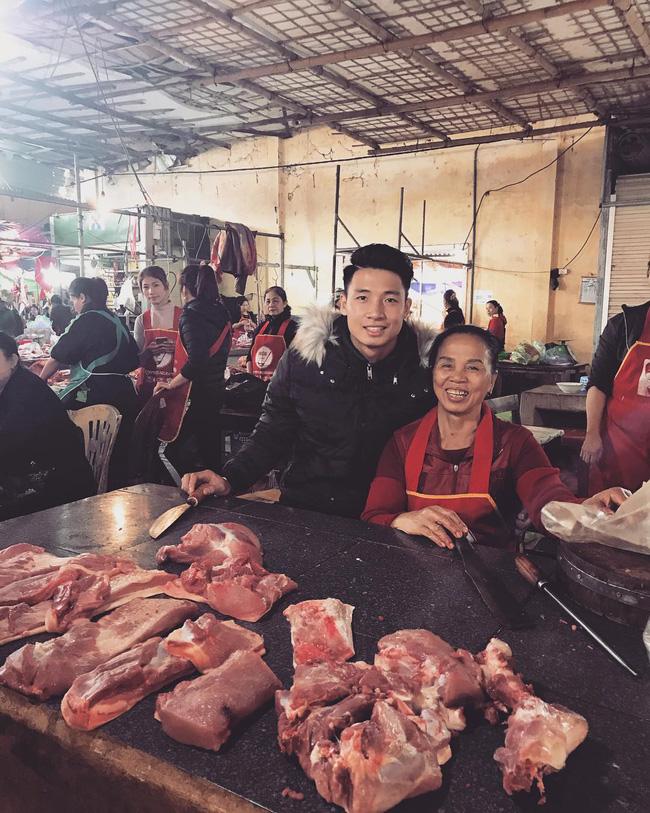 Chia tay Asian Cup 2019 sớm, Bùi Tiến Dũng quyết định về quê bán thịt lợn với mẹ-4