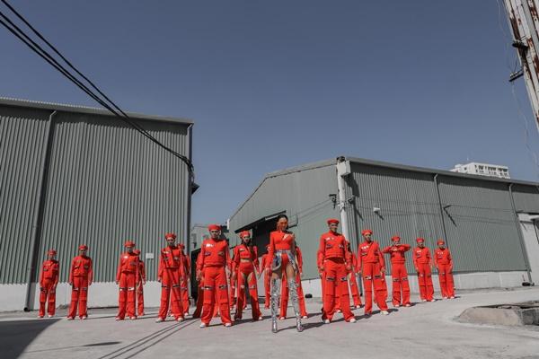 Mới đầu năm, Tóc Tiên đã gây nghiện với vũ đạo yểm bùa-1