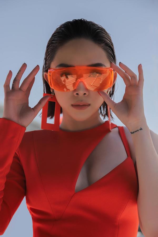 Mới đầu năm, Tóc Tiên đã gây nghiện với vũ đạo yểm bùa-3