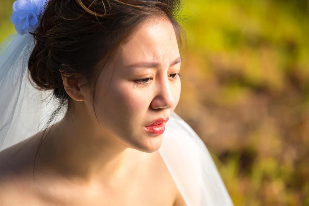 Mặc váy cưới, Văn Mai Hương rơi lệ ngậm ngùi: Trong đời đau đớn nhất là tình yêu-1