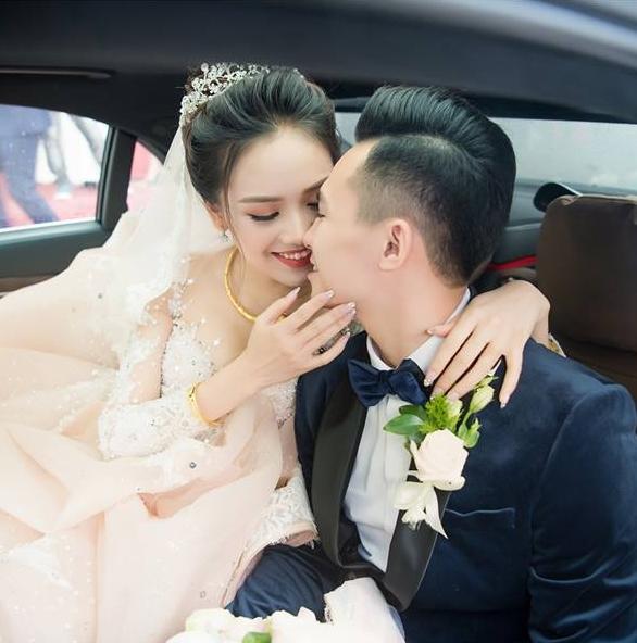 Top 10 Hoa hậu Việt Nam Tố Như khoe bụng bầu vượt mặt, khóa môi ông xã hotboy ngọt ngào-4