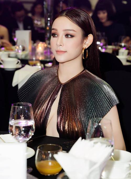 Chịu chơi như Huyền Baby: Sang Singapore chỉ để sắm một bộ váy rồi về-3