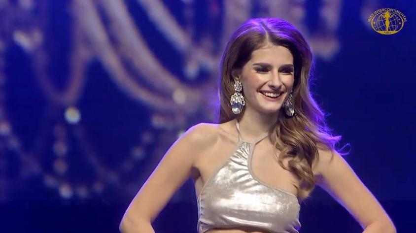 Ngân Anh cùng top 20 trình diễn bikini-7