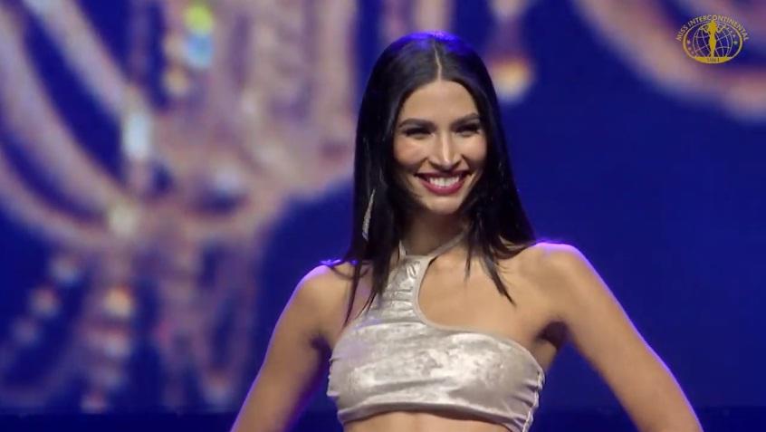 Ngân Anh cùng top 20 trình diễn bikini-6