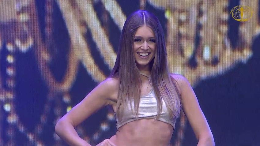 Ngân Anh cùng top 20 trình diễn bikini-4