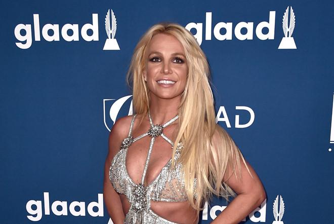 Britney Spears xuống sắc, Celine Dion gầy trơ xương sau 20 năm-2