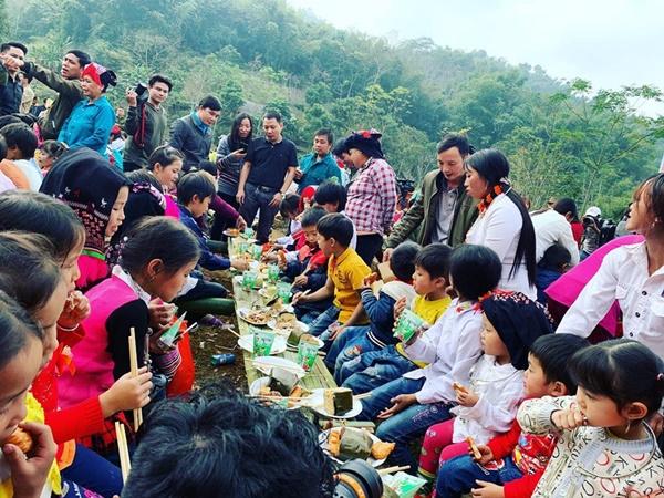 Dân mạng quốc tế khen ngợi ảnh HHen Niê đi xe máy đón Tết ở Sơn La-6