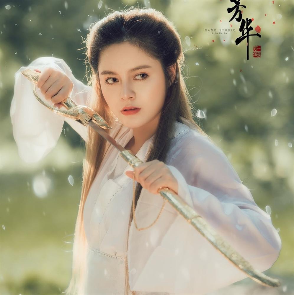 Hé lộ danh tính 2 hot girl xinh đẹp xuất hiện trong Táo Quân 2019-10