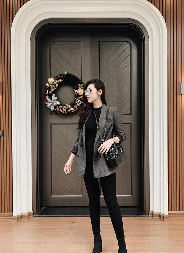 Khoe dáng thon gọn sau sinh, Tú Anh khiến Mai Phương Thúy phải kêu trời-1